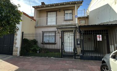 CHALET DE 4 AMBIENTES EN DOS PLANTAS