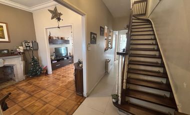 CHALET DE 4 AMBIENTES EN DOS PLANTAS