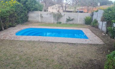 Casa en venta en Quequén - Necochea - 4 ambientes con pileta