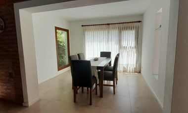 Casa en venta en Quequén - Necochea - 4 ambientes con pileta