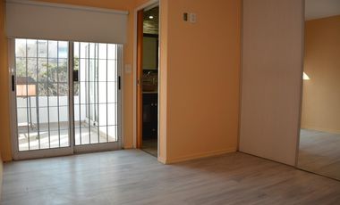 PH- Lanus Oeste - 3 Ambientes - Refaccionado a Nuevo - Doble Patio  -  Listo para Mudarse