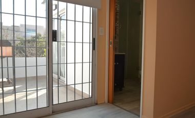 PH- Lanus Oeste - 3 Ambientes - Refaccionado a Nuevo - Doble Patio  -  Listo para Mudarse