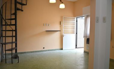 PH- Lanus Oeste - 3 Ambientes - Refaccionado a Nuevo - Doble Patio  -  Listo para Mudarse