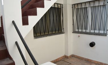 PH- Lanus Oeste - 3 Ambientes - Refaccionado a Nuevo - Doble Patio  -  Listo para Mudarse