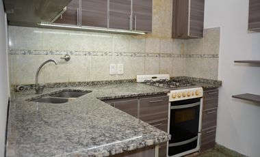 PH- Lanus Oeste - 3 Ambientes - Refaccionado a Nuevo - Doble Patio  -  Listo para Mudarse