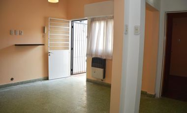 PH- Lanus Oeste - 3 Ambientes - Refaccionado a Nuevo - Doble Patio  -  Listo para Mudarse