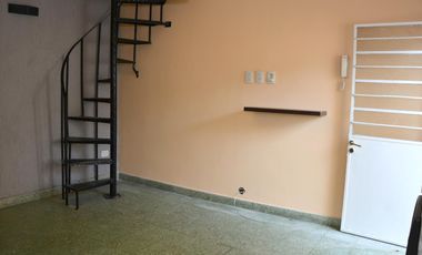 PH- Lanus Oeste - 3 Ambientes - Refaccionado a Nuevo - Doble Patio  -  Listo para Mudarse