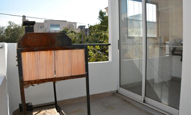 PH- Lanus Oeste - 3 Ambientes - Refaccionado a Nuevo - Doble Patio  -  Listo para Mudarse