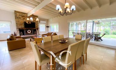 Casa en  venta en Costa Esmeralda 5 ambientes con gas natural