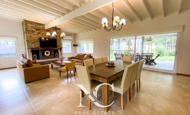 Casa en  venta en Costa Esmeralda 5 ambientes con gas natural