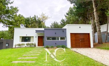 Casa en  venta en Costa Esmeralda 5 ambientes con gas natural