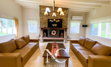 Casa en  venta en Costa Esmeralda 5 ambientes con gas natural