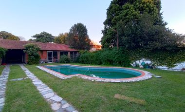 CASA EN EXCELENTE UBICACION SOBRE LOTE DE 819 M2