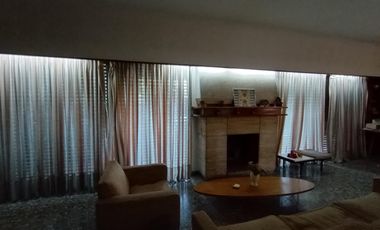 CASA EN EXCELENTE UBICACION SOBRE LOTE DE 819 M2