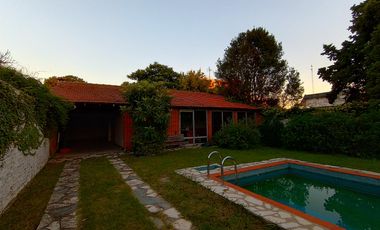 CASA EN EXCELENTE UBICACION SOBRE LOTE DE 819 M2