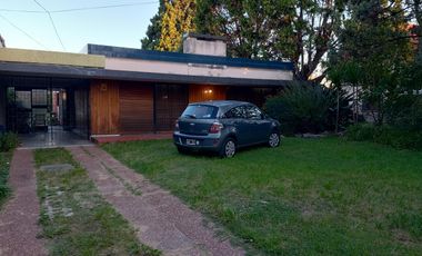 CASA EN EXCELENTE UBICACION SOBRE LOTE DE 819 M2