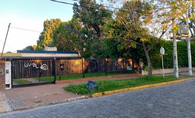 CASA EN EXCELENTE UBICACION SOBRE LOTE DE 819 M2