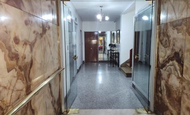 Departamento - venta - Banfield Oeste - cinco ambientes - dependencia - lavadero