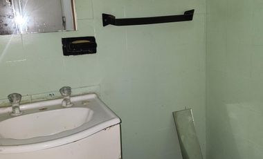 Departamento - venta - Banfield Oeste - cinco ambientes - dependencia - lavadero