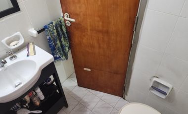 Departamento - venta - Banfield Oeste - cinco ambientes - dependencia - lavadero