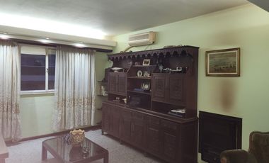 Departamento - venta - Banfield Oeste - cinco ambientes - dependencia - lavadero