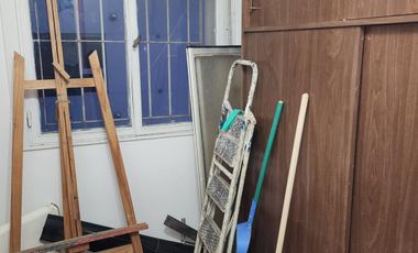 Departamento - venta - Banfield Oeste - cinco ambientes - dependencia - lavadero