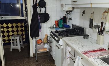 Departamento - venta - Banfield Oeste - cinco ambientes - dependencia - lavadero