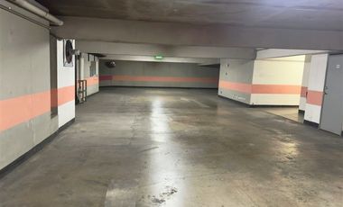 Estacionamiento en Venta en Av. Ricardo Lyon / El Vergel