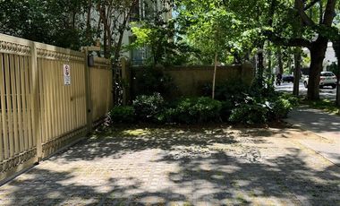 Estacionamiento en Venta en Av. Ricardo Lyon / El Vergel