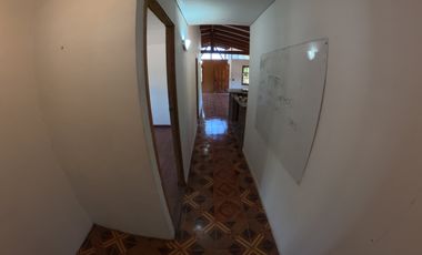 CASA CON PISCINA Y ESPACIO DE MEDITACIÓN EN PIRQUE