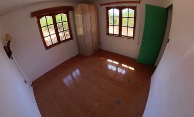 CASA CON PISCINA Y ESPACIO DE MEDITACIÓN EN PIRQUE