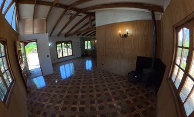 CASA CON PISCINA Y ESPACIO DE MEDITACIÓN EN PIRQUE