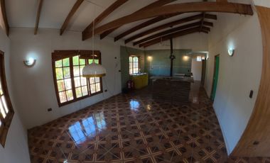 CASA CON PISCINA Y ESPACIO DE MEDITACIÓN EN PIRQUE