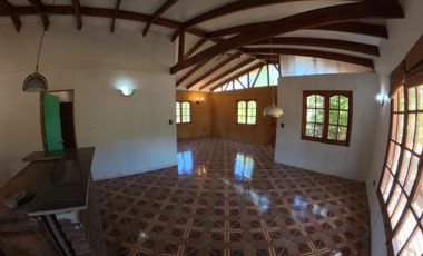 CASA CON PISCINA Y ESPACIO DE MEDITACIÓN EN PIRQUE