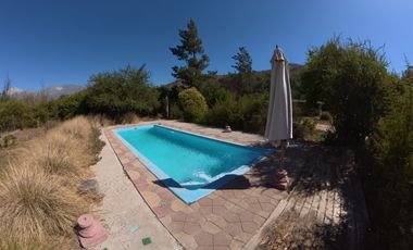 CASA CON PISCINA Y ESPACIO DE MEDITACIÓN EN PIRQUE