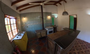 CASA CON PISCINA Y ESPACIO DE MEDITACIÓN EN PIRQUE