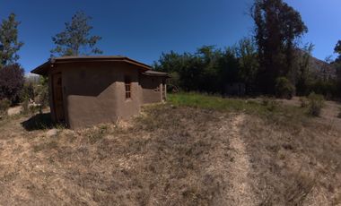 CASA CON PISCINA Y ESPACIO DE MEDITACIÓN EN PIRQUE
