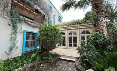 Casa en Venta en Propiedad única en centro histórico de Los Vilos. 2 casas con acceso independiente. Bodegón Cultural de Los Vilos