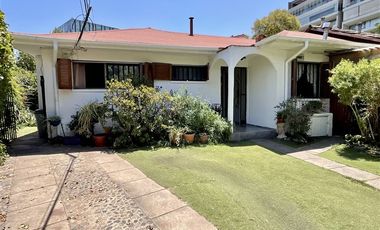 Casa en Venta en Los Dominicos / Vilanova