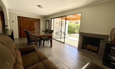 Casa en Venta en Los Dominicos / Vilanova