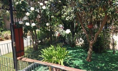 Casa en Venta en Villa Universidad Católica - Pasaje cerrado