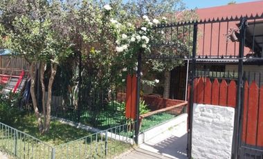 Casa en Venta en Villa Universidad Católica - Pasaje cerrado