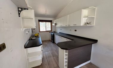 Casa en arriendo c/ estacionamiento en San Francisco de Limache