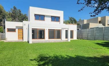 Casa en Arriendo en Condominio Mirador de Nogales, Machalí