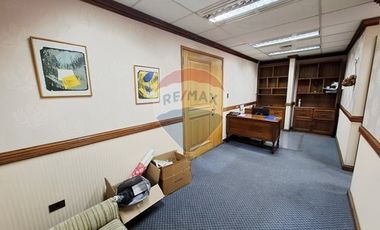 Oficina a pasos de Metro U.Chile