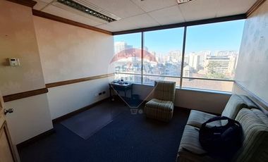 Oficina a pasos de Metro U.Chile