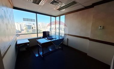 Oficina a pasos de Metro U.Chile