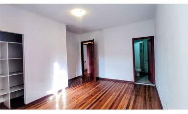 Edificio en Venta de 4 Pisos, 14 Privados