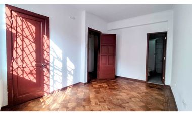 Edificio en Venta de 4 Pisos, 14 Privados