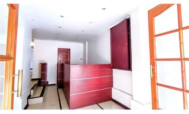 Edificio en Venta de 4 Pisos, 14 Privados
